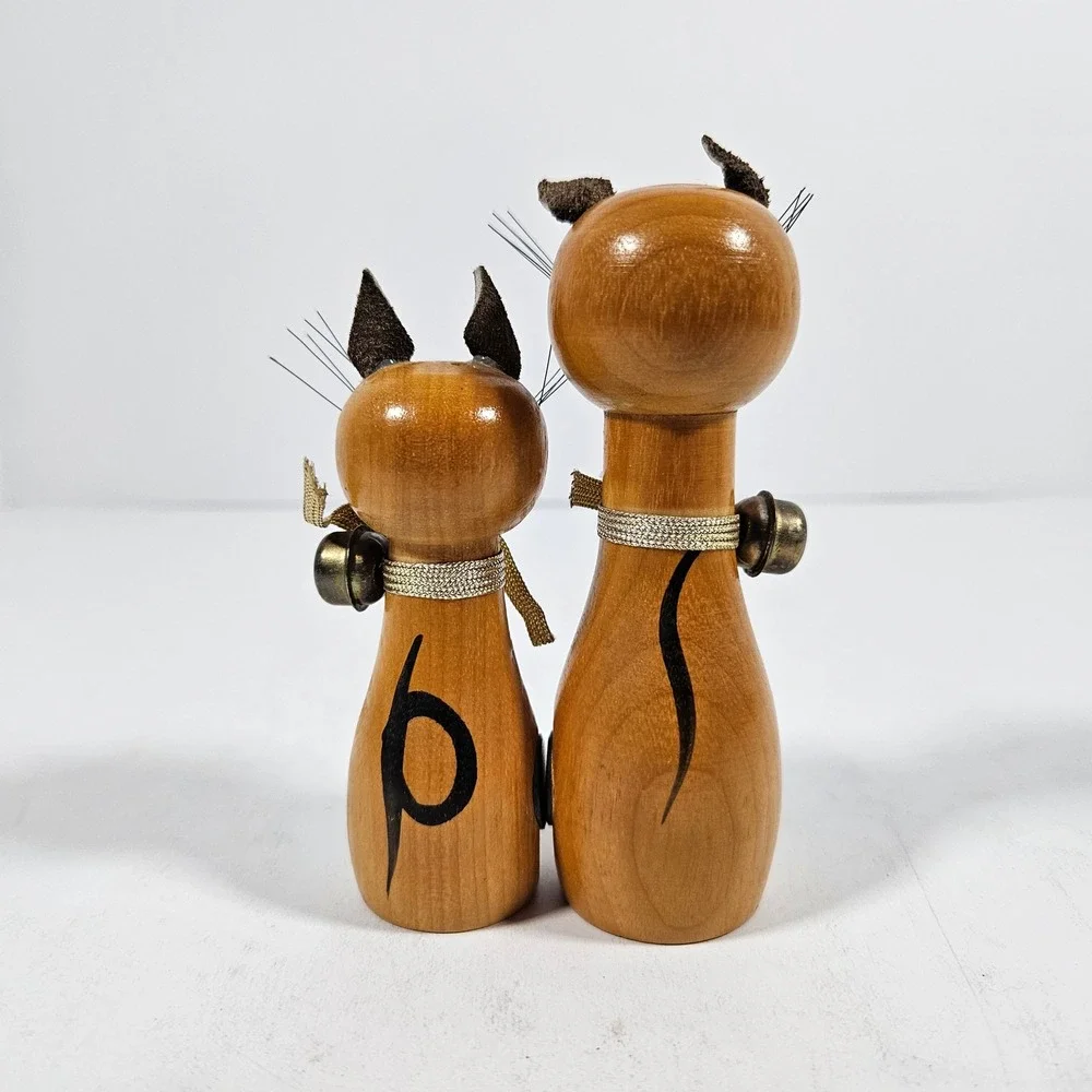 Vintage Jamaica Wood Magnetic Cat Salt & Pepper Shakers Mid Century Souvenir Set